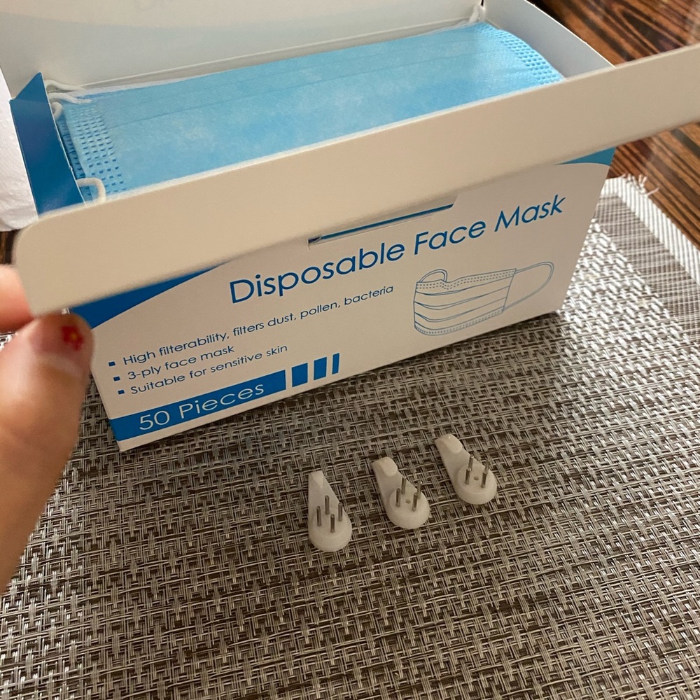 The mini hooks with free mask
